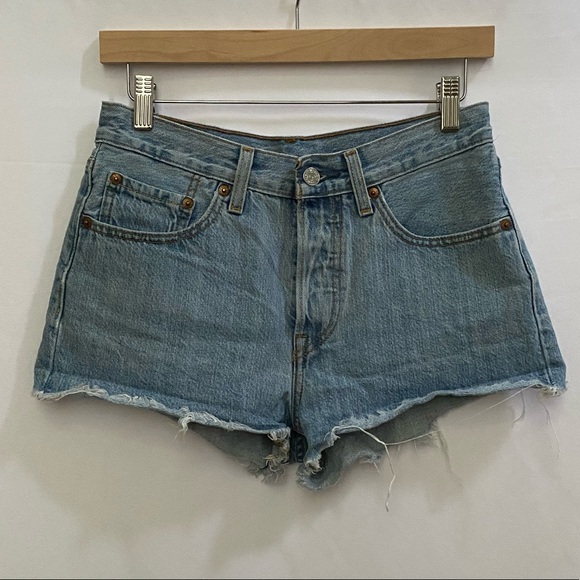 Levi’s 501 Shorts - Picture 4 of 8
